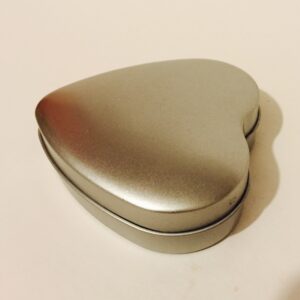 Tin Heart 90mm x 90mm x 30mm Solid lid 150ml